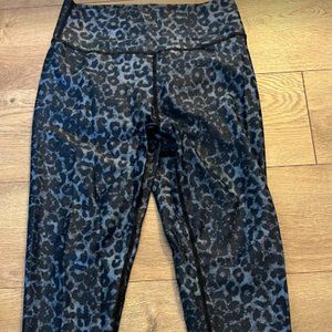 Zyia active leopard print gray with scrunch butt (dark grey, leopard)